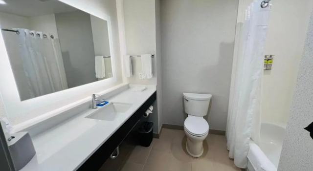 Run of House Holiday Inn Express & Suites Salinas by IHG