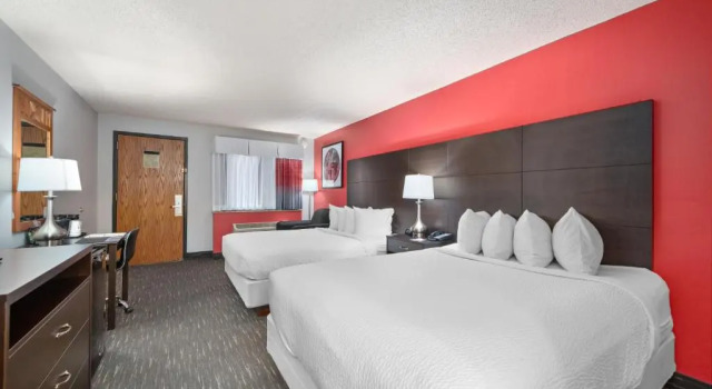 Четырёхместный номер Standard Ramada by Wyndham Sioux Falls Airport - Waterpark Resort & Event Center