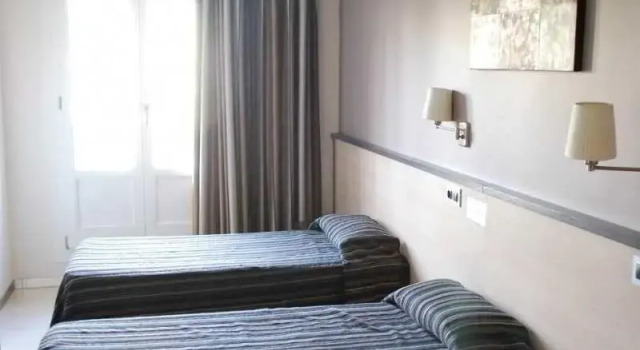 Двухместный номер Standard с красивым видом из окна Hostal Las Flores Ramblas