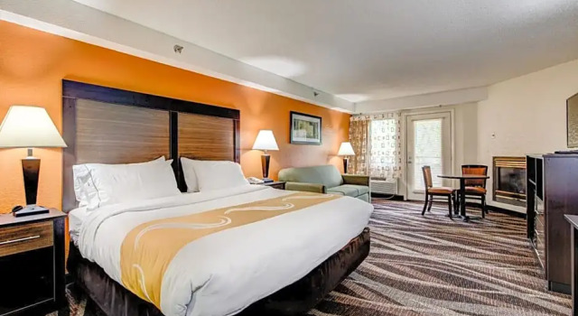 Двухместный номер Standard с видом на горы Quality Inn Creekside - Downtown Gatlinburg