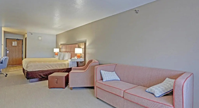 Люкс Quality Inn Pierre-Fort Pierre