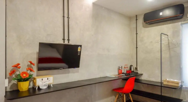 Suite RedDoorz Plus near Kawasan Sam Poo Kong Semarang