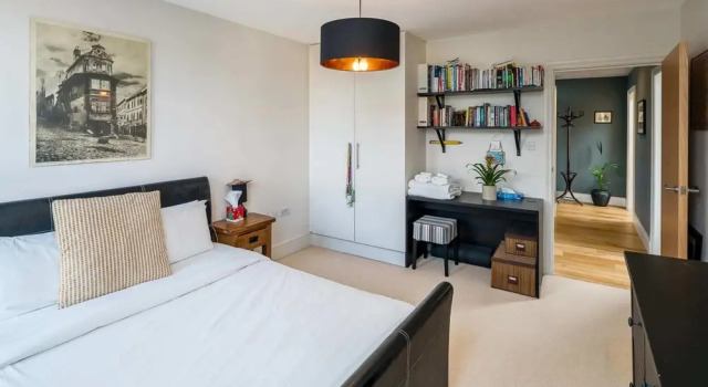 Bright Spacious 2bed 2bath in Battersea