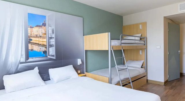 Четырёхместный номер B&B HOTEL Meaux