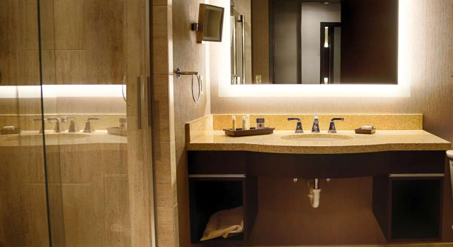 Номер Standard с видом на город DoubleTree by Hilton Lawrenceburg