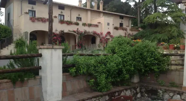 Borghetto D'arci, Book Hotel Fara in Sabina Lazio