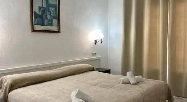 Двухместный номер Deluxe с балконом и с видом на город Hotel Nou Roser