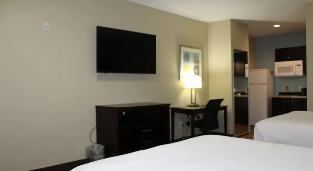 Четырёхместный номер Standard Horizon Inn & Suites