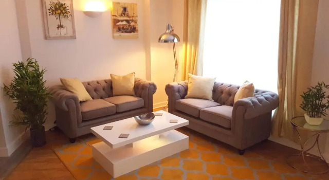 3 Bed Luxury Town Center Apartment with 50 inch 4K TV (Netflix & NowTV Ent. Pass), Varaa Huoneisto Asunnot kohteessa Merseyside, Huoneisto