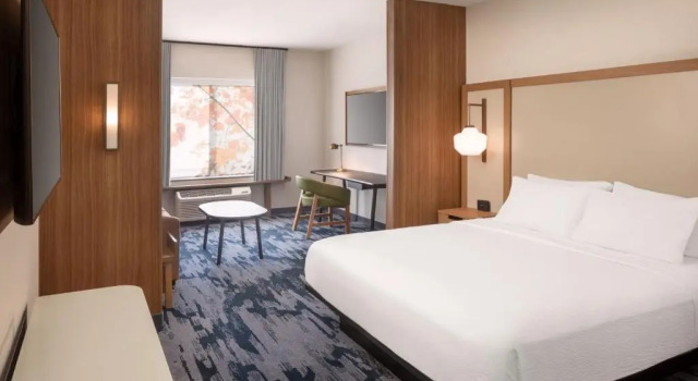 Двухместный люкс c 1 комнатой Fairfield Inn & Suites by Marriott Fresno North/Shaw Avenue