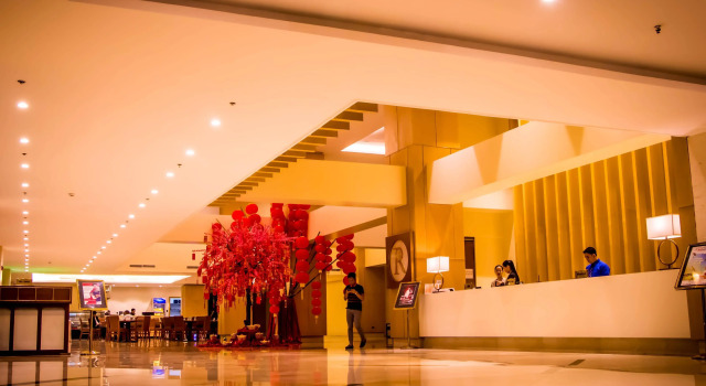 Royce Hotel & Casino
