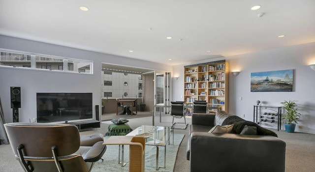 QV Executive Penthouse with Parking - 782