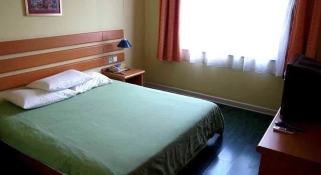 Home Inn (Kunming Jianshe Road), Rezerwuj Hotel Hotele w Kunming z parkingiem, Parking