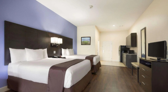 Двухместная студия люкс Days Inn & Suites by Wyndham Galveston West/Seawall