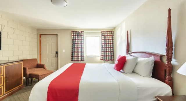 OYO Hotel Malden MA Broadway