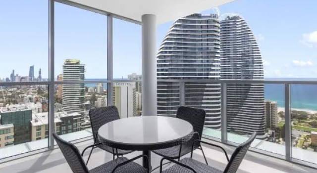 Люкс с 2 комнатами с красивым видом из окна Meriton Suites Broadbeach