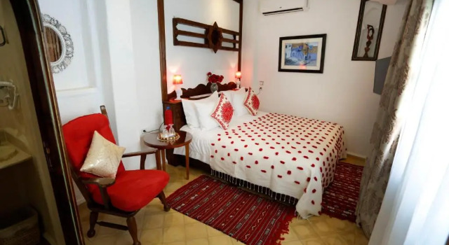 Economy huone Riad Cherifa