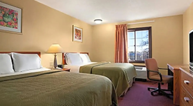 Четырёхместный номер Standard Travelodge Inn & Suites - Muscatine