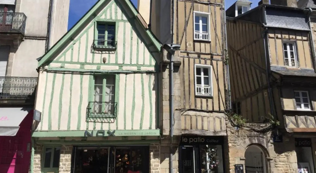 Апартаменты HENRI& HENRIETTE le studiolo d'HENRI