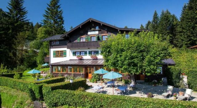 Rostalm Wirtshaus und Gästezimmer, Varaa Hotelli Hotellit Baijeri pysäköinnillä, Pysäköinti