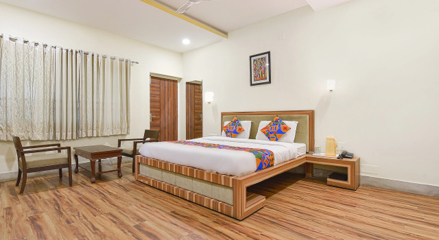 Collection O 2228 Hotel Royal Icon, Rezerwuj Hotel Hotele w Rajasthan z parkingiem, Parking