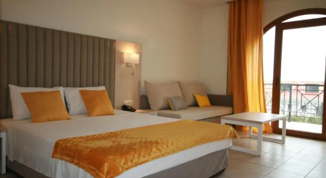 Трёхместный номер Superior Aristoteles Holiday Hotel And Spa