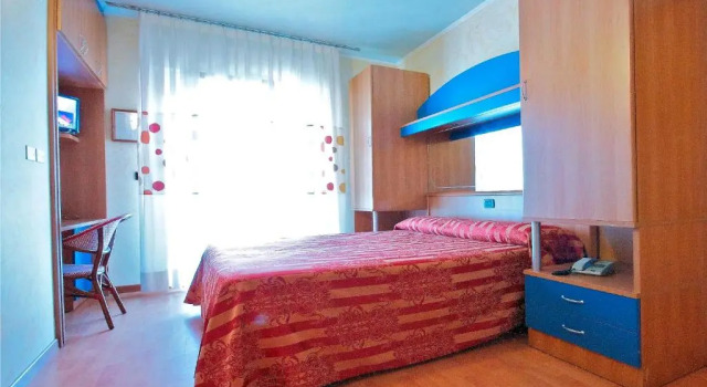 Трёхместный номер Standard с балконом Hotel Toledo