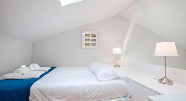 BmyGuest - Lisbon Inner Bairro Alto, Забронировать Отель Мизерикорди Лиссабон, рядом с Памятник Жозе-Томасу ди Соуза-Мартенсу