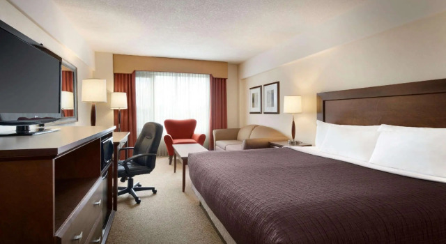 Двухместный номер Standard Travelodge Hotel by Wyndham Saskatoon