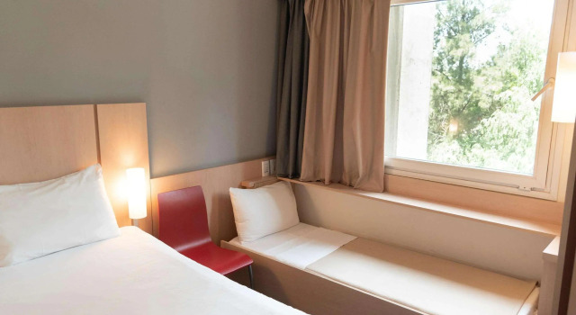 Ibis Pilar