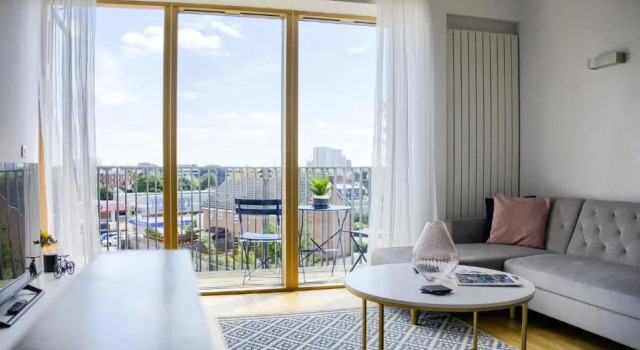 Апартаменты Coventry Luxury Townhouse City Centre Private Parking Sleeps 9 by EMPOWER HOMES rates incl VAT