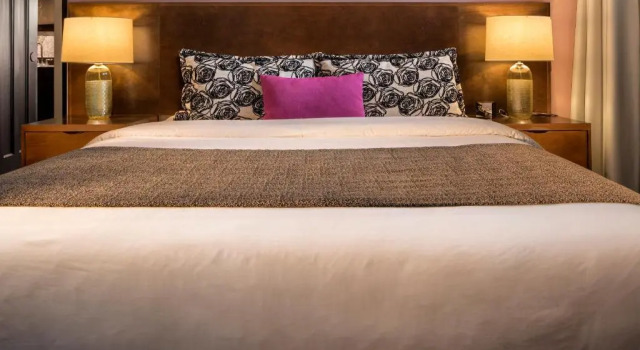 Двухместный номер Standard с балконом Decanter Hotel