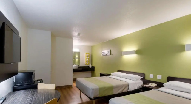 Четырёхместный номер Deluxe Motel 6-Charles Town, WV