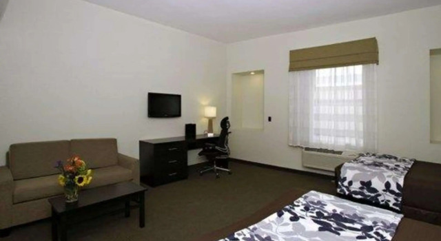 Четырёхместный люкс Sleep Inn & Suites Downtown Inner Harbor