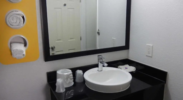 Четырёхместный номер Deluxe Motel 6-Portland, TX