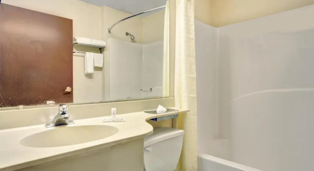 Четырёхместный номер Standard Stay Express inn and Suites Atlanta Union City
