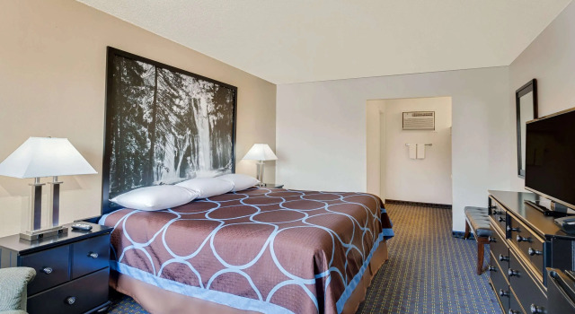Super 8 by Wyndham Alturas