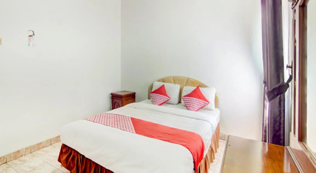 Wisma Yampi Syari'ah by OYO Rooms, Book Hotel Jakarta Jakarta Province
