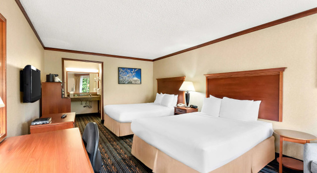 Четырёхместный номер Standard Best Western Fairfax City