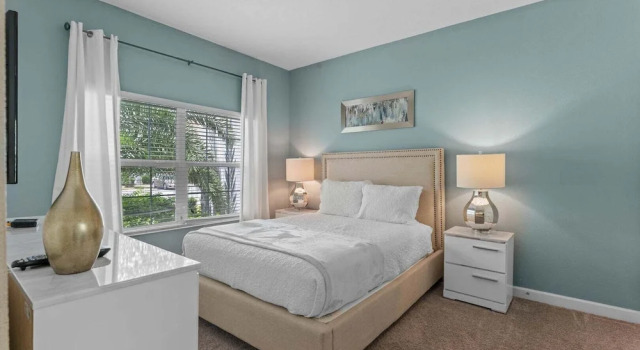 Lovely Family Home - 8 Min to Disney!, Book Feriehus Villaer i Florida, Villa
