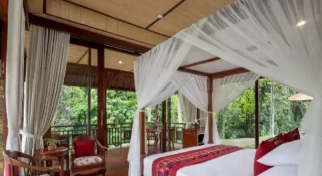 Вилла с балконом и с видом на сад Santi Mandala Villa & Spa