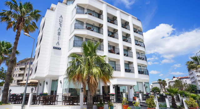 Aurasia SeaSide Hotel