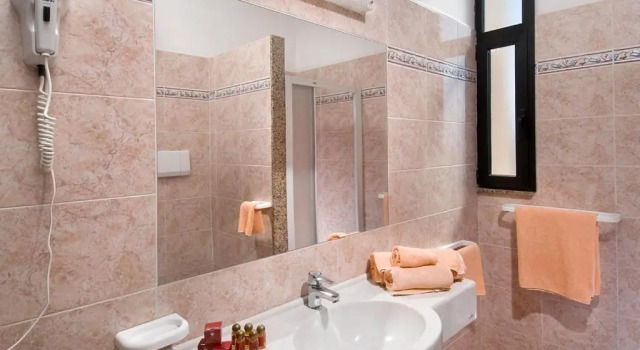 Трёхместный номер Standard с балконом Hotel Pacific
