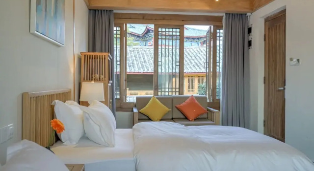Floral Hotel Lijiang Huazizai, Забронировать Отель Лицзян Юньнань, рядом с Улица Сквер-стрит Древнего города Даянь