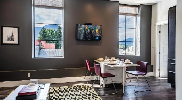 In the Heart of it All by Revelstoke Vacations, Buchen Sie Ferienwohnung Revelstoke 