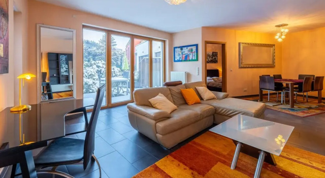 Spacious 2BR Apt w Terrace Pkg Near DT