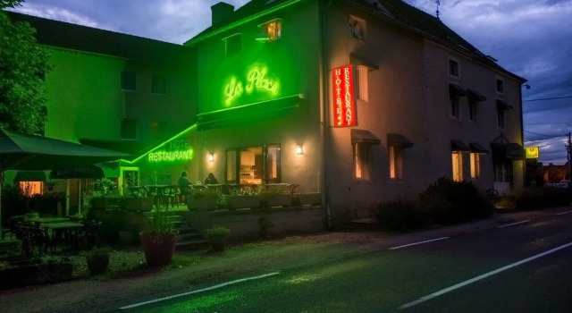 Hotel Restaurant La Place, Забронировать Отель Отели Мале с парковкой, Парковка