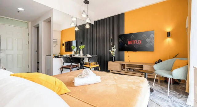 Stylish Condo 3-minutes to Airport, Poolview at Amani Grand Resort Residences, Boek Resort Lapu-Lapu City 