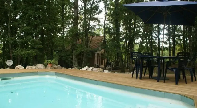Quietly Located Chalet With Private Pool by the Edge of the Historical Forest, Book Chalet Cottages in Tarn-et-Garonne, Cottage
