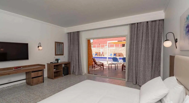 Номер Deluxe с видом на бассейн Pickalbatros Vita Resort - Portofino